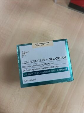 IT Cosmetics Confidence In A Gel Cream Oil-Control Face Moisturizer 2 oz/60 ml